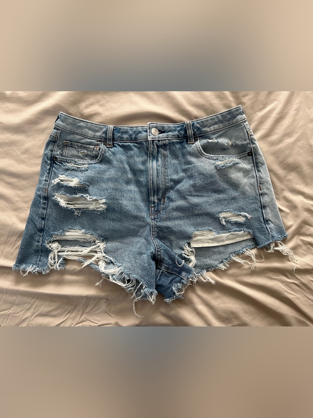 American Eagle Blue Distressed / Ripped Cutoff Frayed Hem Denim Mom Shorts 14